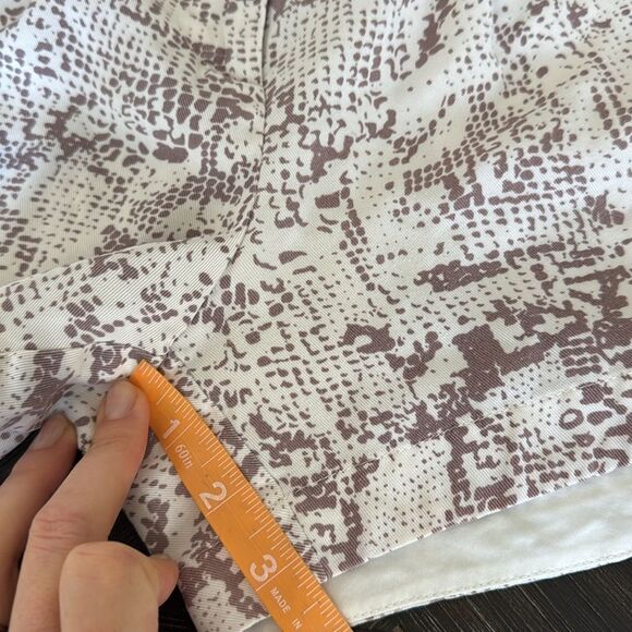 White High waisted shorts, pleated front, trouser style, professional, classic - Picture 7 of 7